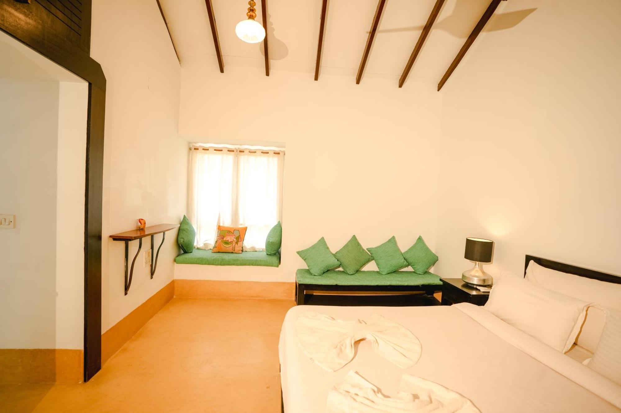 Villa M - Solitude: Beachside Candolim Retreat with Pool Exterior photo