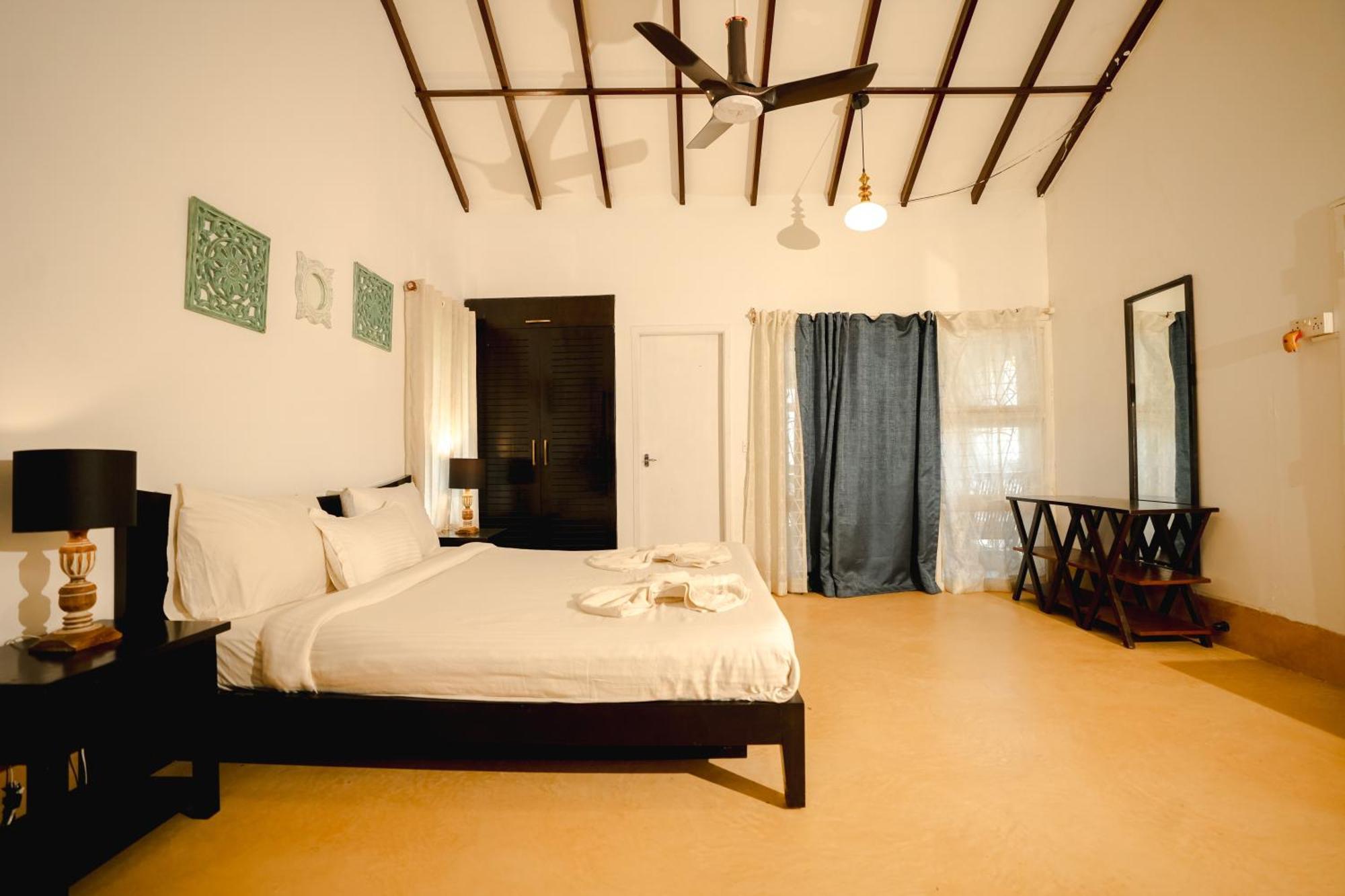 Villa M - Solitude: Beachside Candolim Retreat with Pool Exterior photo