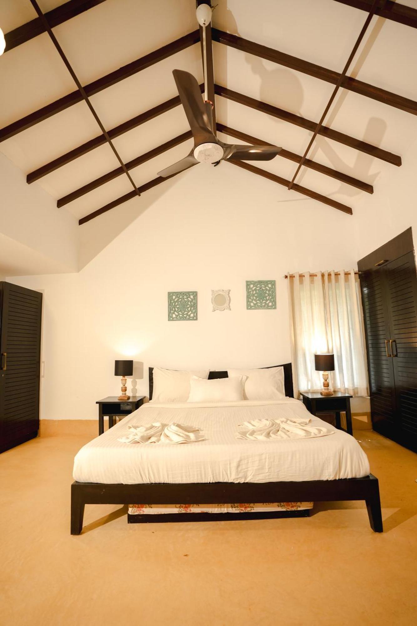 Villa M - Solitude: Beachside Candolim Retreat with Pool Exterior photo