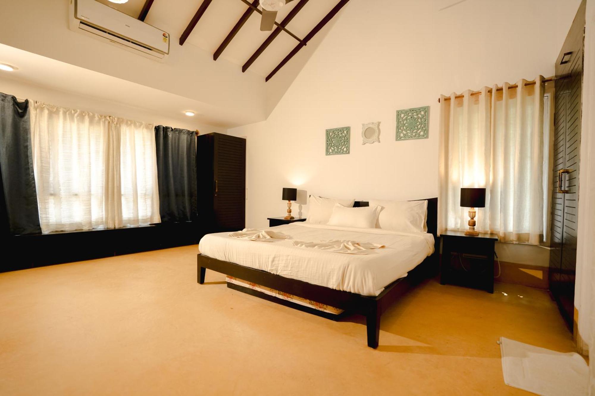 Villa M - Solitude: Beachside Candolim Retreat with Pool Exterior photo