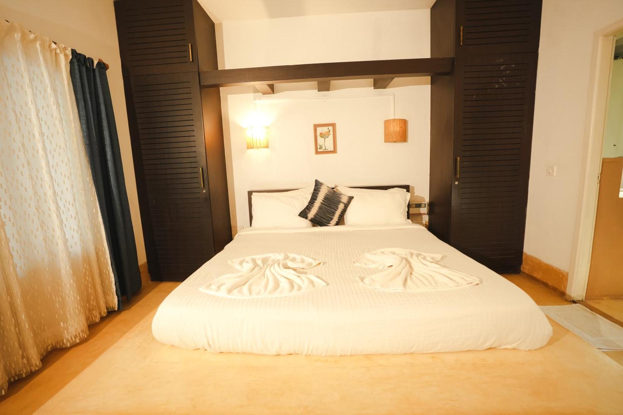 Villa M - Solitude: Beachside Candolim Retreat with Pool Exterior photo