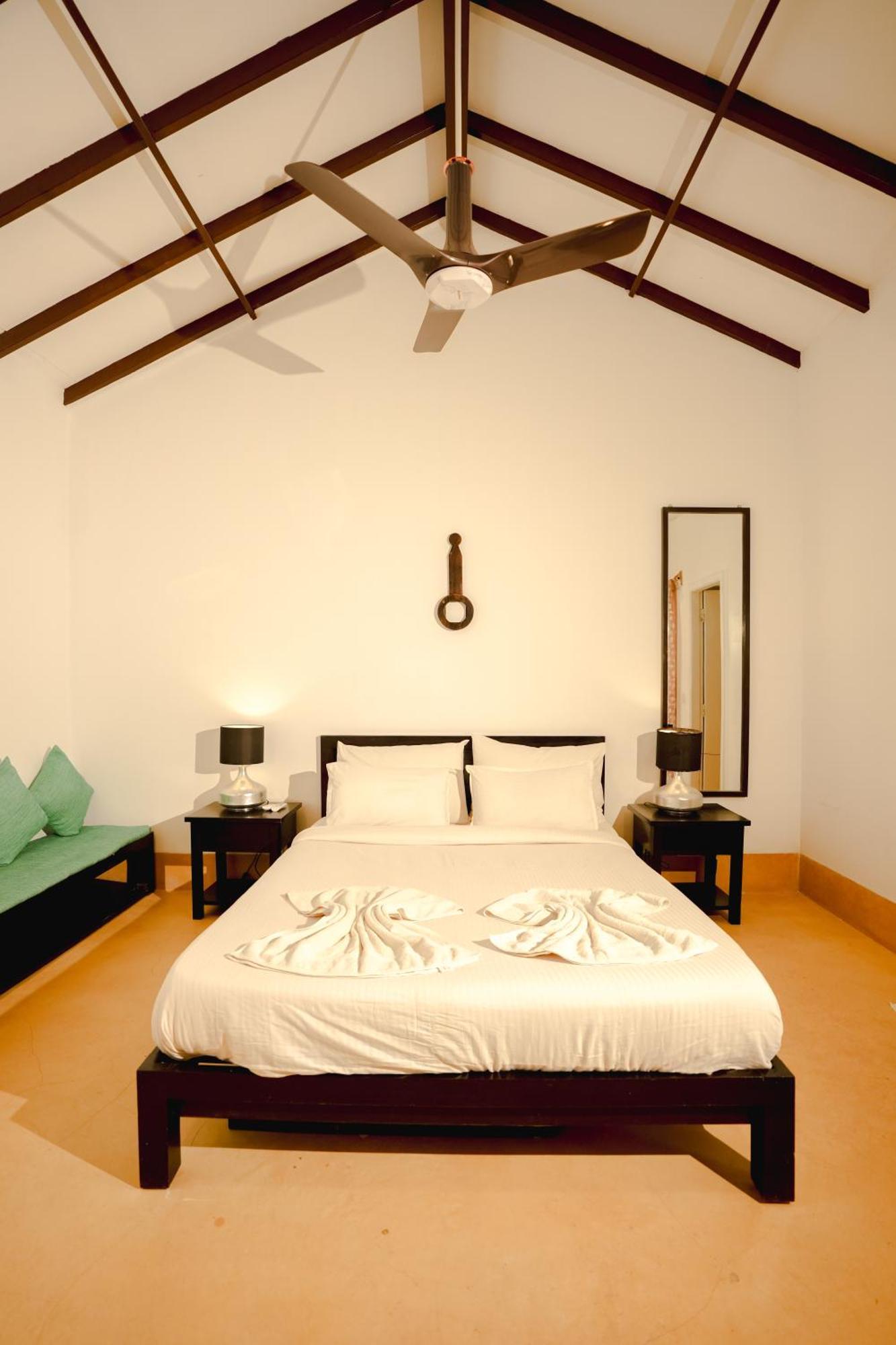 Villa M - Solitude: Beachside Candolim Retreat with Pool Exterior photo